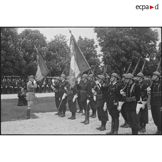 Remise du nouveau drapeau des chasseurs à pied au 16e BCP.