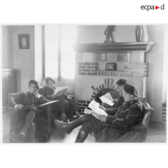 Le cercle des sous-officiers des 24e et 25e BCA.