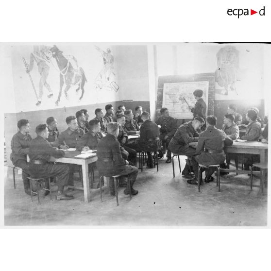 Salle d'instruction des 24e et 25e BCA.