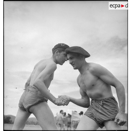 Séance d'hébertisme aux 24e et 25e BCA.