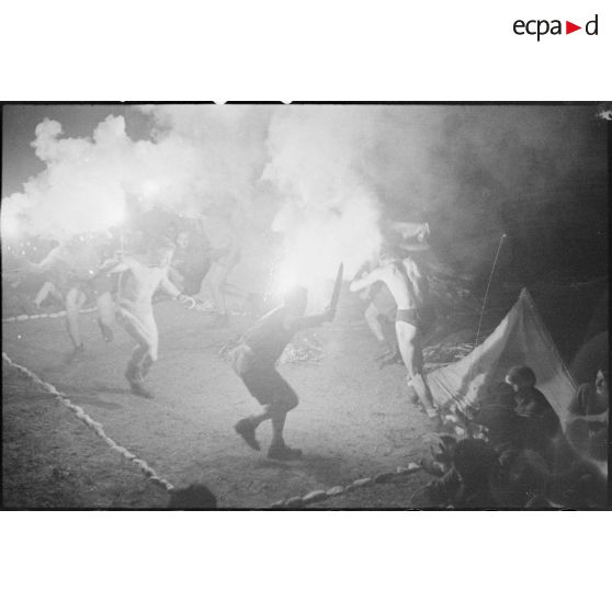 Spectacle de nuit sur le campement du 43e RIA situé sur les hauteurs des plages de La Redonne.