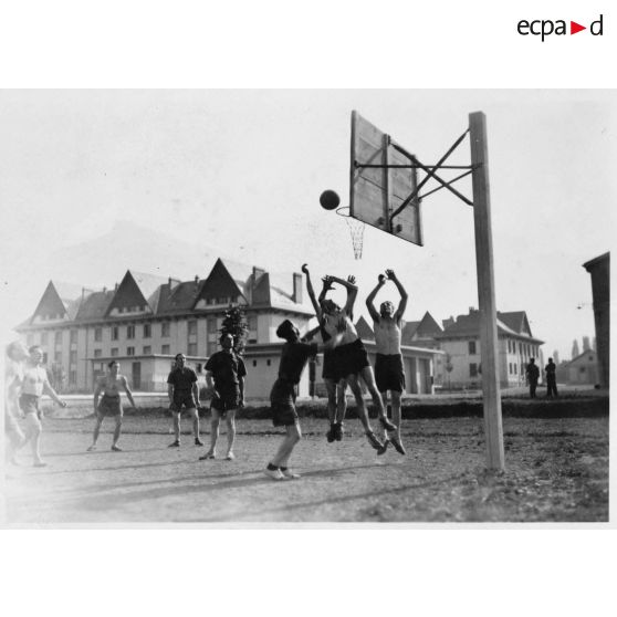 Séance de sport collectif au 6e escadron de la 1re légion de la Garde.
