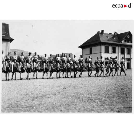 Séance d'hébertisme au 6e escadron de la 1re légion de la Garde.