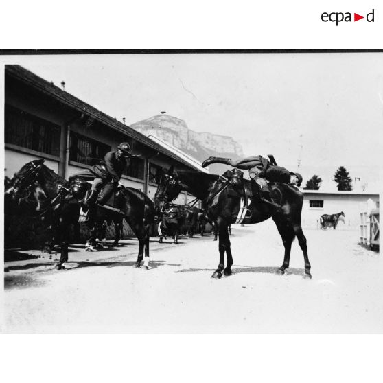 Voltige équestre au 6e escadron de la 1re légion de la Garde.