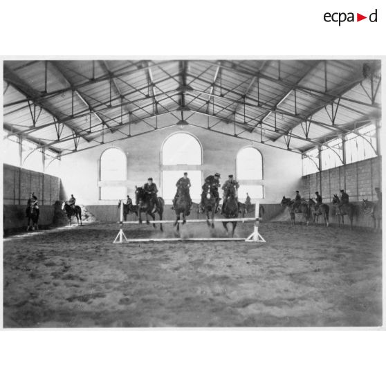 Reprise équestre au 6e escadron de la 1re légion de la Garde.