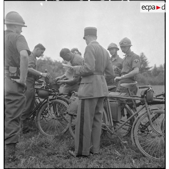 Rallye cycliste des groupes de reconnaissance d'unités de cavalerie.