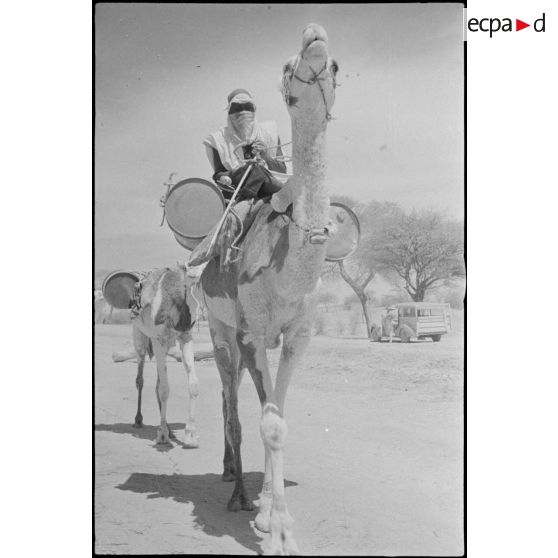 Ravitaillement en carburant et en munitions du terrain d'aviation de Zinder.