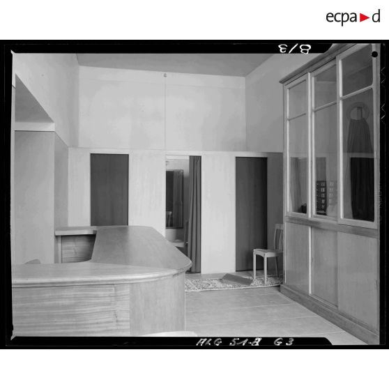 Vue d'un magasin d'habillement militaire au 32 rue Malakoff à Alger.