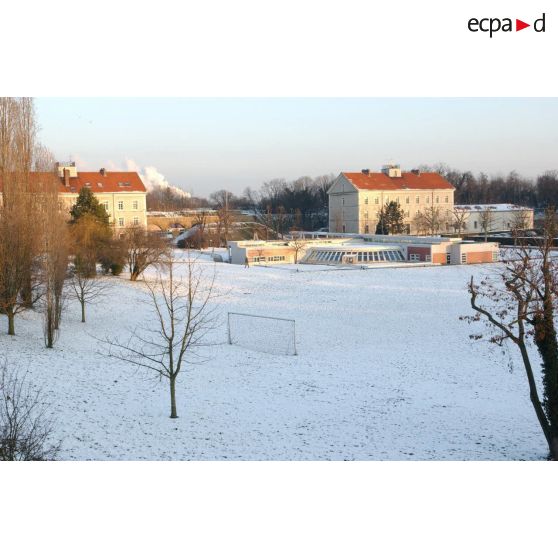 Vues de la médiathèque et de la salle de consultation du fort d'Ivry-sur-Seine (ECPAD) sous la neige.