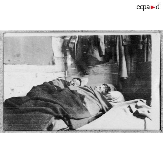 Totor et Lucien ne s'en font pas ! 9h du matin. [légende d'origine]