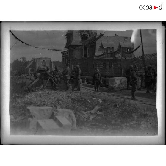 Varennes (Meuse). Vue sur le pont. [légende d'origine]