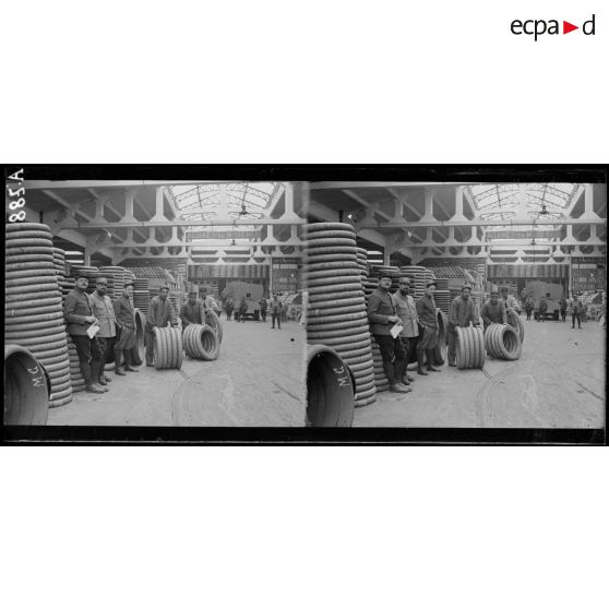 Paris. Réserve générale de l'Armée. Manipulation des pneumatiques. [légende d'origine]