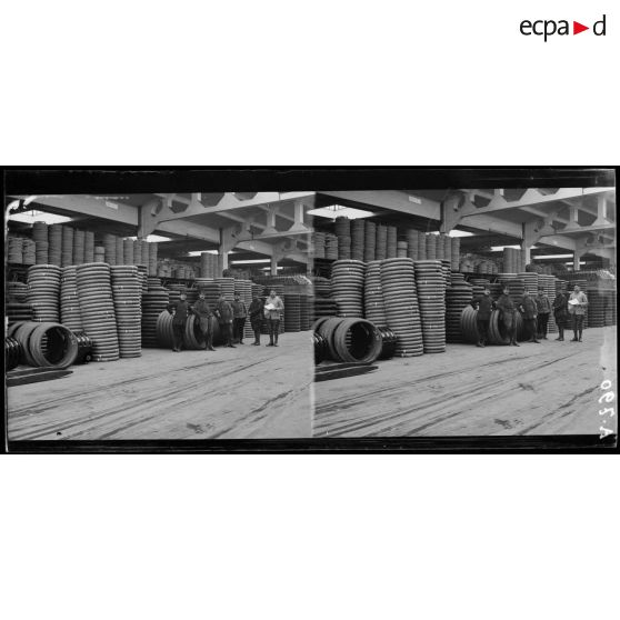 Paris. Réserve générale de l'Armée. Un coin des magasins. [légende d'origine]