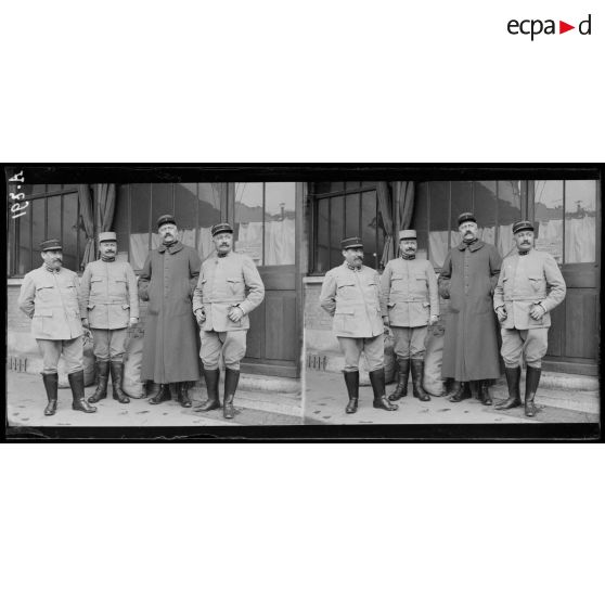 Paris. Réserve générale de l'Armée. Capitaine Henriot et ses adjoints. [légende d'origine]