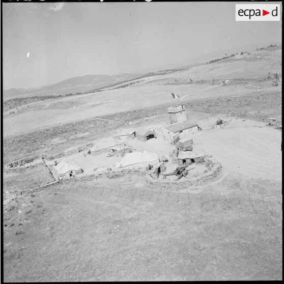 La tour de l'artillerie du poste frontière d'Aïn-Zana.