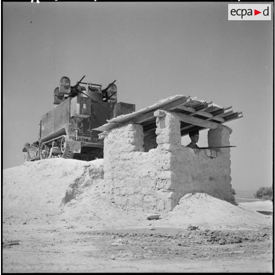 Poste de guet à l'entrée d'un poste frontalier du secteur de Morsott.