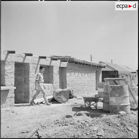 Constructions à l'intérieur d'un poste frontalier du secteur de Morsott.