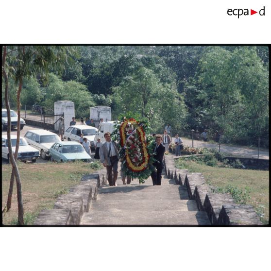 Hanoï -11novembre 1986. [légende d'origine]