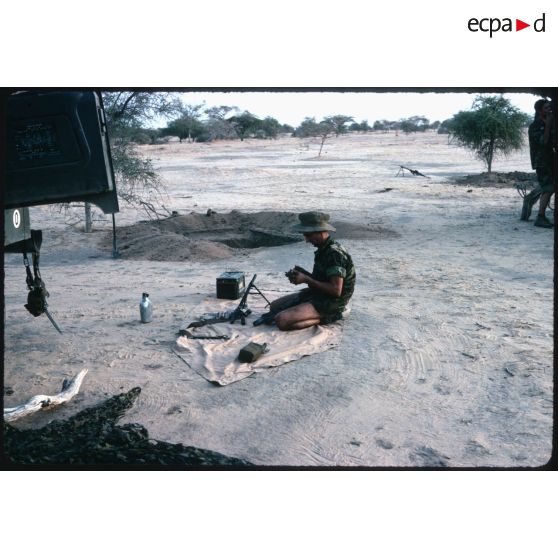 Poste de combat en brousse. [légende d'origine]<br>