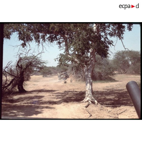 Abeché - Patrouille du II° escadron / RICM. [légende d'origine]<br>