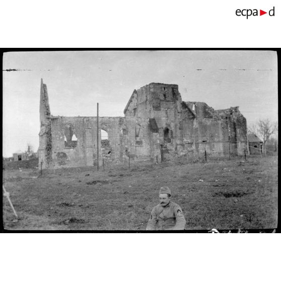 [Une église en ruine].