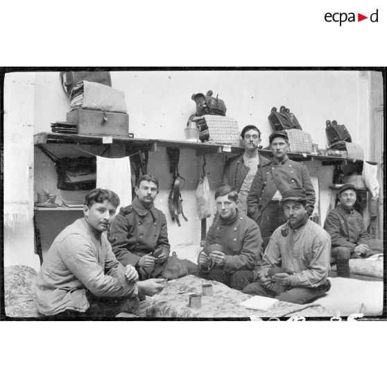 [Soldats dans une chambrée].
