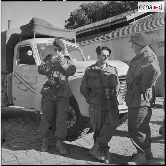 Arrivée de l'équipe militaire du 2e rallye Alger-Le Cap par le bateau "Ville d'Alger" pour participer au rallye à Alger.