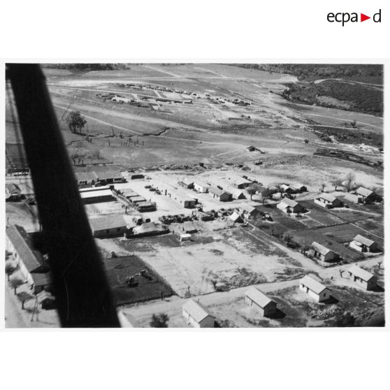 Vue aérienne. [légende d'origine]<br>