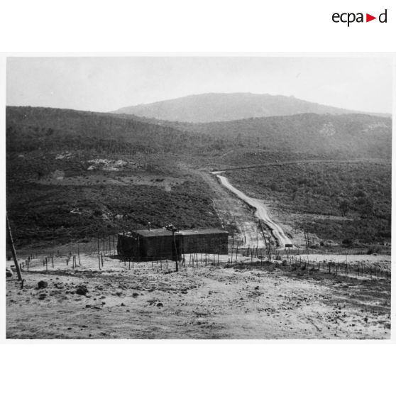 Vue du Barrage de la côte 205. [légende d'origine]<br>