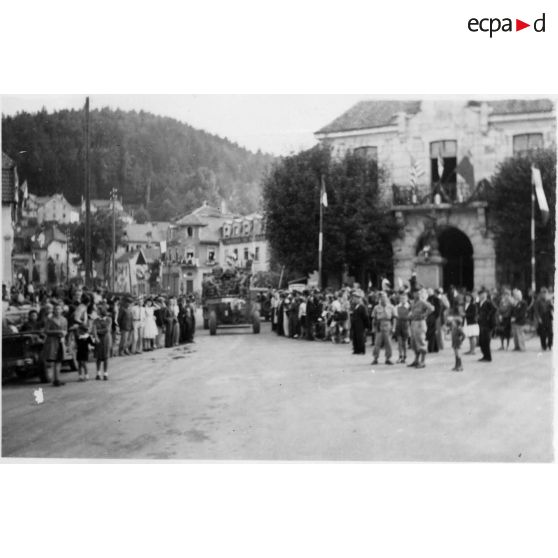 En route vers le nord. Septembre 1944. [légende d'origine]