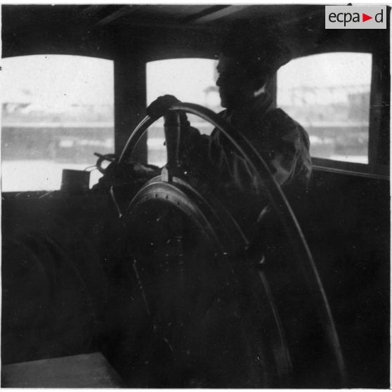 A Strasbourg et au bord du Rhin. [légende d'origine]