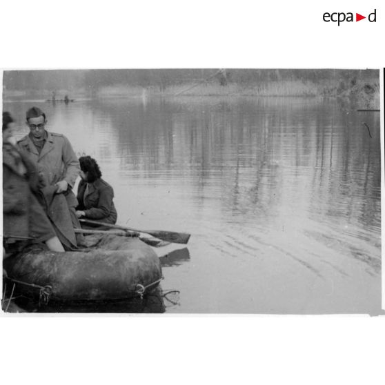 A Strasbourg et au bord du Rhin. [légende d'origine]