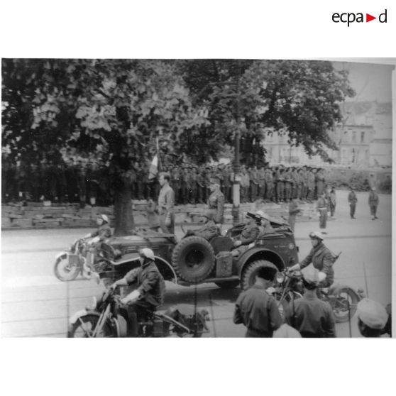 Stuttgart : prise de la ville et défilé. [légende d'origine]