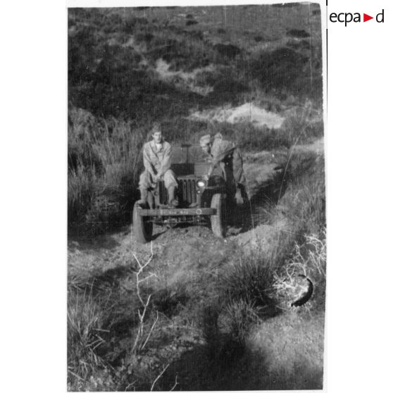 Entraînement en Oranie. Août - décembre 1943. [légende d'origine]