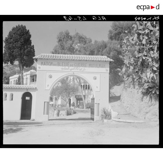 Entrée principale de la maison du blessé de guerre musulman.