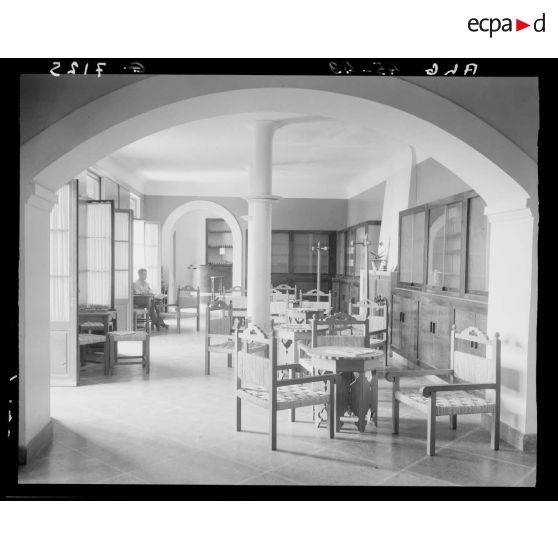 Vue d'une salle commune de la maison du blessé de guerre musulman.