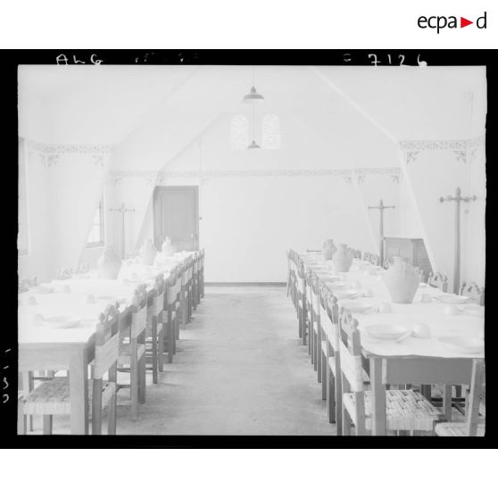 Vue du réfectoire de la maison du blessé de guerre musulman.