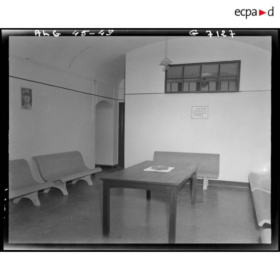 Vue d'une pièce commune de la maison du blessé de guerre musulman.