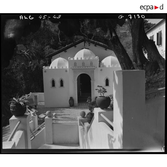 Vue extérieure d'une entrée de la maison du blessé de guerre musulman.