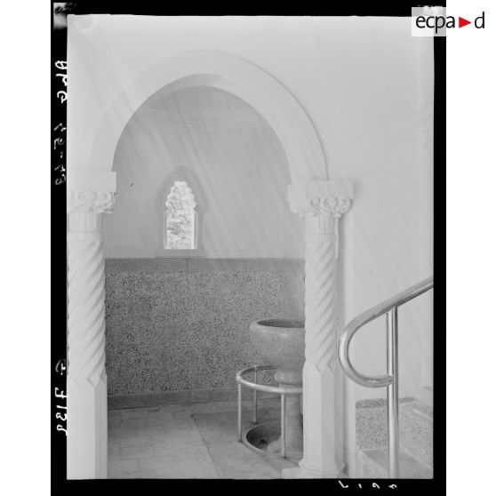 Vue d'une alcôve, dans la maison du blessé de guerre musulman.