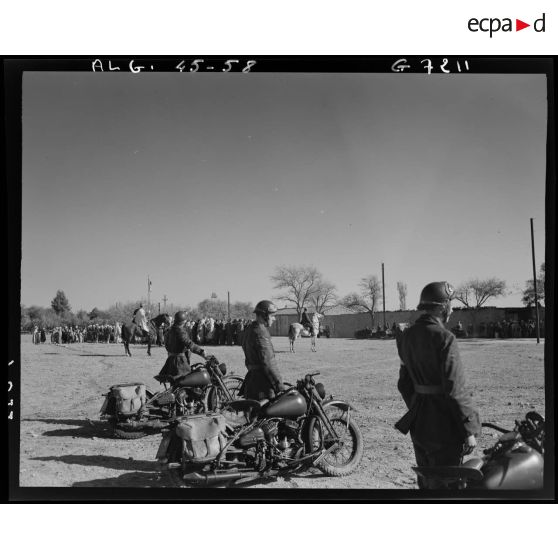 Fin de manoeuvre en présence d'autorités civiles et militaires dans les Aurès.