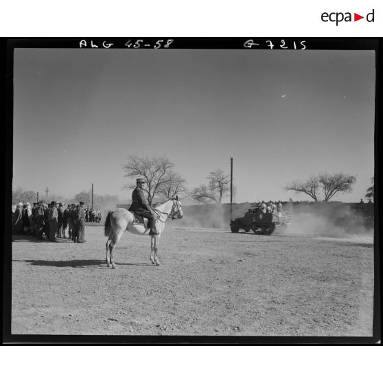 Fin de manoeuvre en présence d'autorités civiles et militaires dans les Aurès.