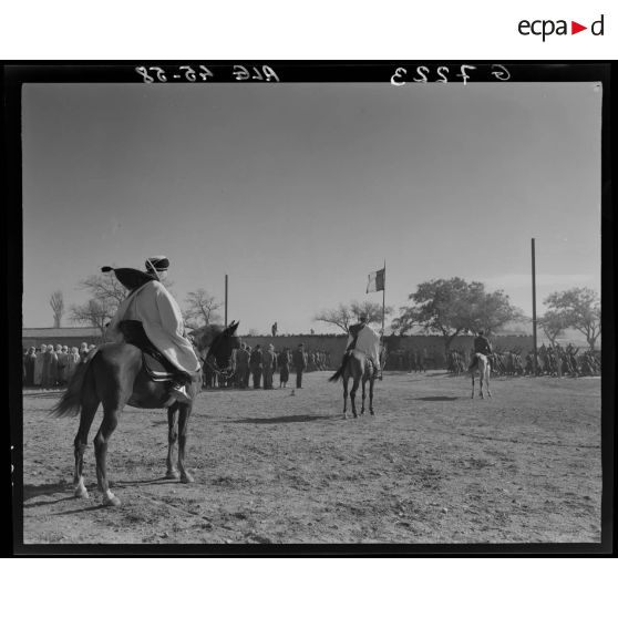 Fin de manoeuvre en présence d'autorités civiles et militaires dans les Aurès.