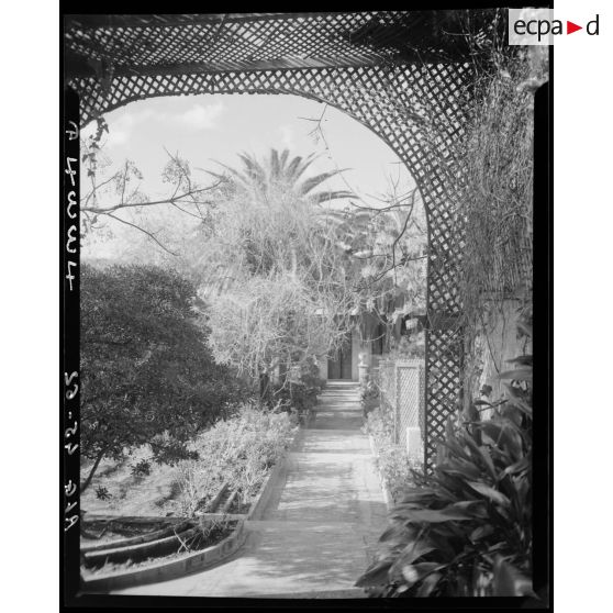 Patio à l'intérieur de la maison des auxiliaires féminines de l'armée (AFAT), à Cap-Caxine.
