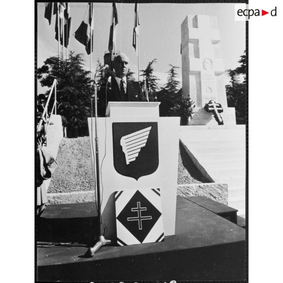 Monsieur le colonel Guillaumet, président de la 1ère DFL. [légende d'origine]