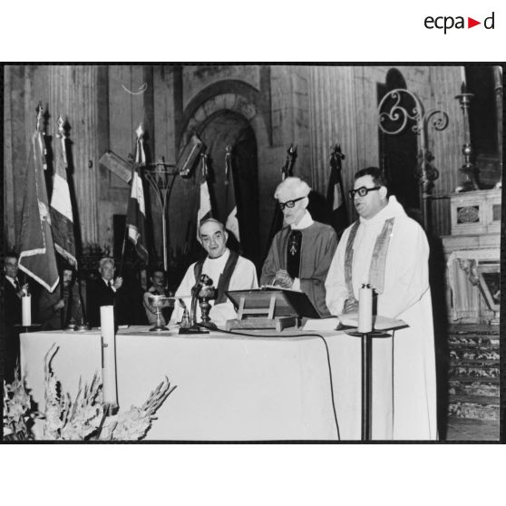 L'archiprêtre d'Alès - RP Starky, ancien aumônier de la 1ère DFL - Le RP François de Larminat, curé de Saint Sulpice de Paris. [légende d'origine]