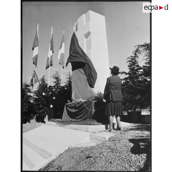 [Inauguration d'une stèle en l'honneur du général de Larminat à Alès].