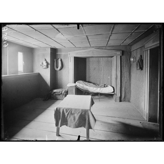 Nampcel (Oise). Pavillon des officiers allemands. Chambre du Kronprintz de Bavière. [légende d'origine]