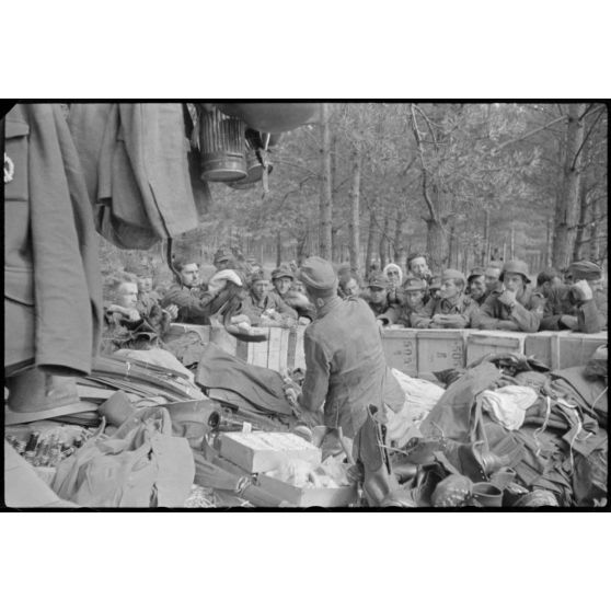Des unités variées de l'armée allemande viennent de quitter la ville de Vilnius qu'ils défendaient devant la pression de l'armée Rouge.