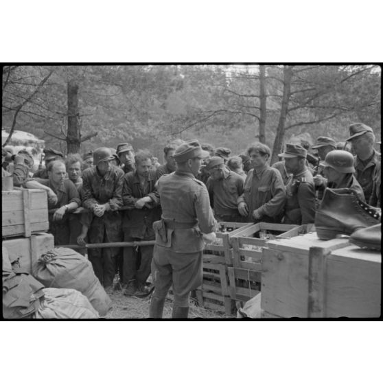 Des unités variées de l'armée allemande viennent de quitter la ville de Vilnius qu'ils défendaient devant la pression de l'armée Rouge.